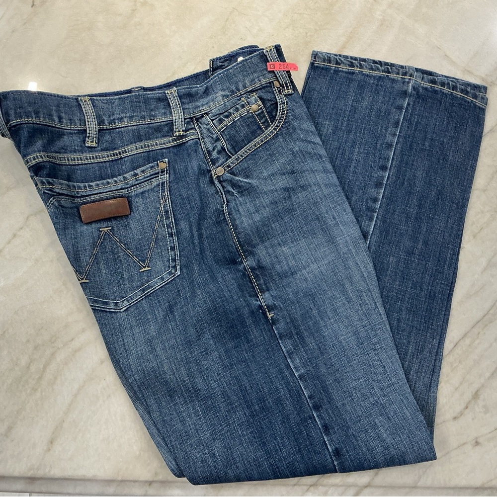 Wrangler Retro Slim Bootcut Jeans Mens 33x32 Stretch Denim. Excellent condition.